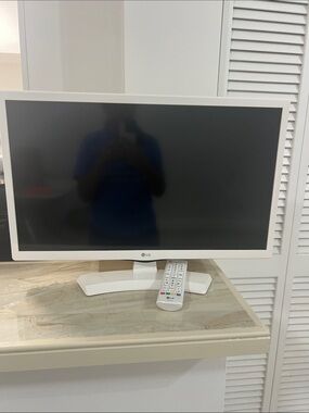 LG White LED Monitor with Coordinated White Stand and Remote
